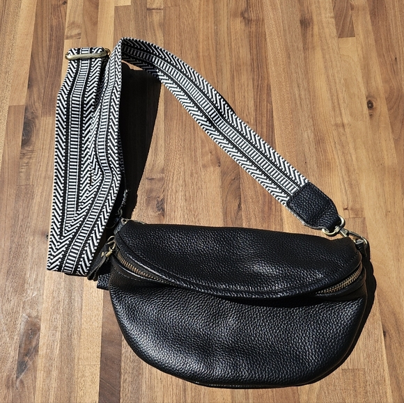 Black Faux LeatherTextured Crossbody Bag Pouch with Guitar strap Black and White - Picture 2 of 7